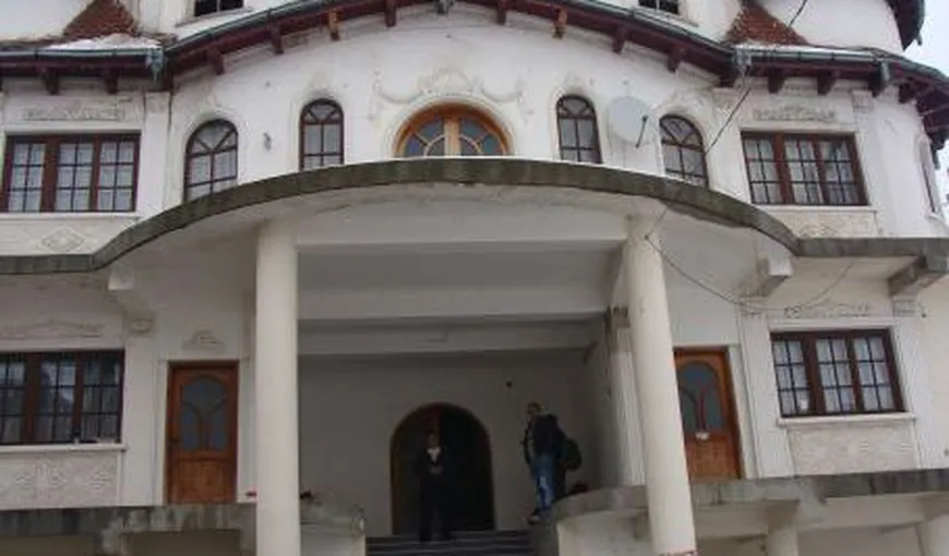 Deţinătorii de palate cu turnuleţe din Târgu Jiu au datorii imense la bugetul de stat