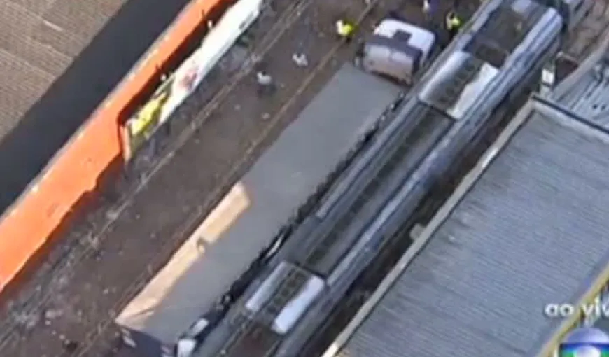 Accident grav la Rio de Janeiro: Un tren a intrat într-un camion VIDEO
