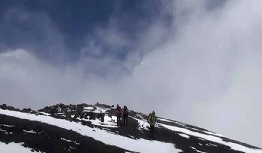 Patru alpinişti clujeni au dus steagul României pe muntele Kilimanjaro VIDEO
