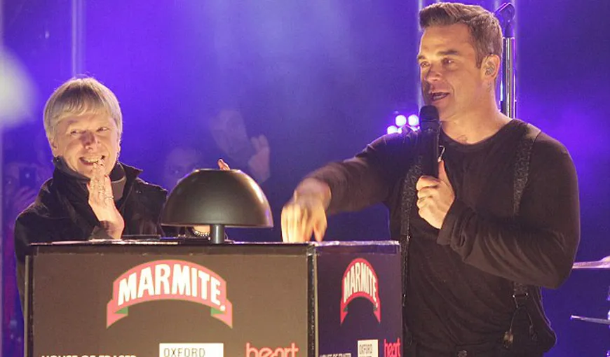 Luminiţele de Crăciun de la Londra au fost aprinse de Robbie Williams VIDEO