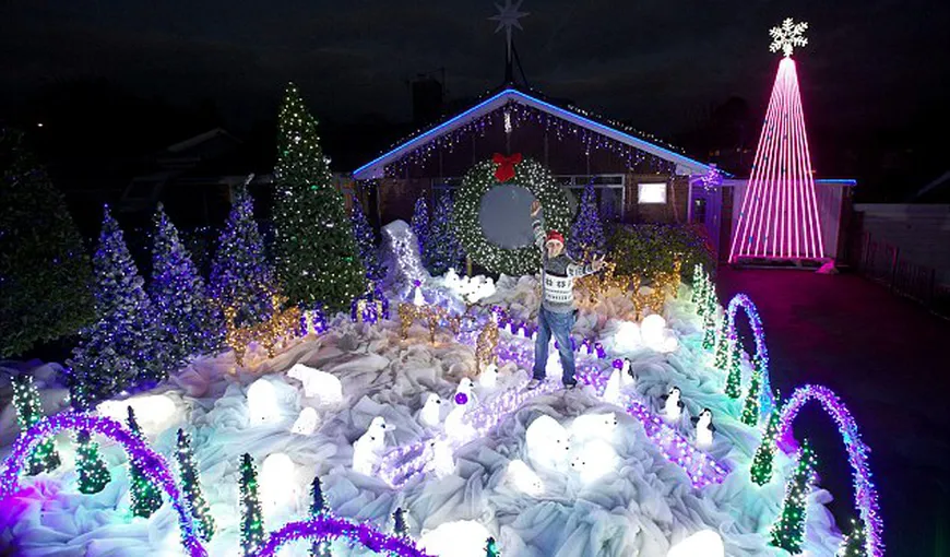 Un Crăciun de poveste: Casa decorată cu zeci de de mii de beculeţe FOTO