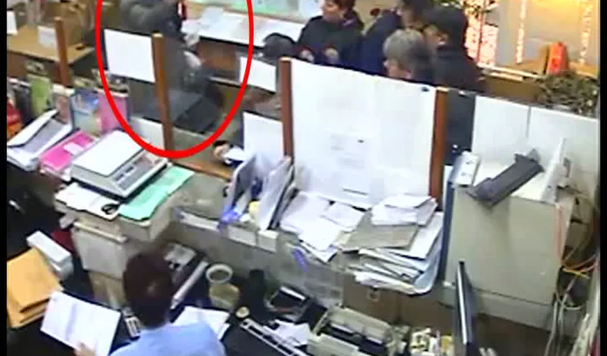 Atacatorul de la oficiul poştal din Capitală rămâne în arest VIDEO