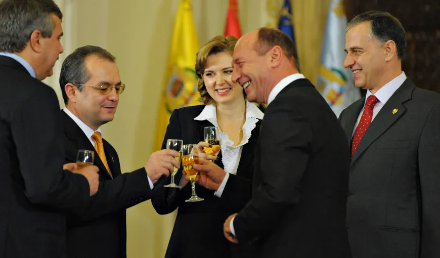 Traian Băsescu şi-a serbat ziua de naştere la Sinaia, alături de câţiva lideri PDL VIDEO