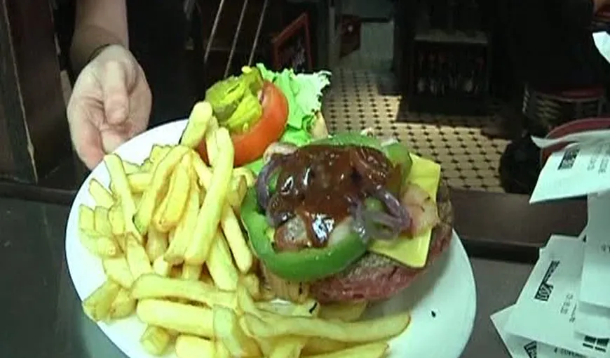 ALEGERI SUA 2012: Clienţii unui restaurant aleg între burgerul Obama şi omleta Romney VIDEO