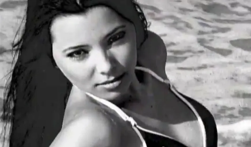 Corina Caragea, sexy pe plajă. Vezi cum arăta prezentatoare în costum de baie acum 10 ani VIDEO