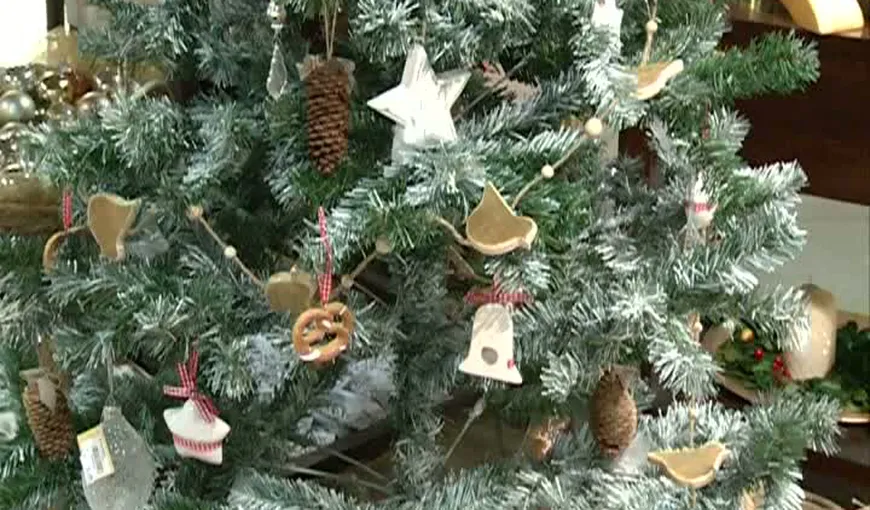 Crăciun 2012: Anul acesta se poartă decoraţiunile sub formă de prăjituri şi cele eco VIDEO