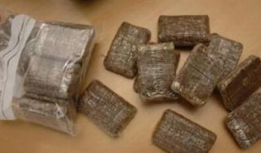 Traficant de droguri, prins cu 2,5 kg canabis, pe care voia să le vândă studenţilor din Timişoara