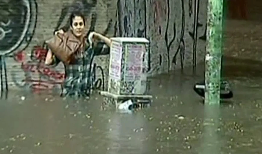 Inundaţii puternice în Buenos Aires. Străzile oraşului au devenit adevărate lacuri VIDEO