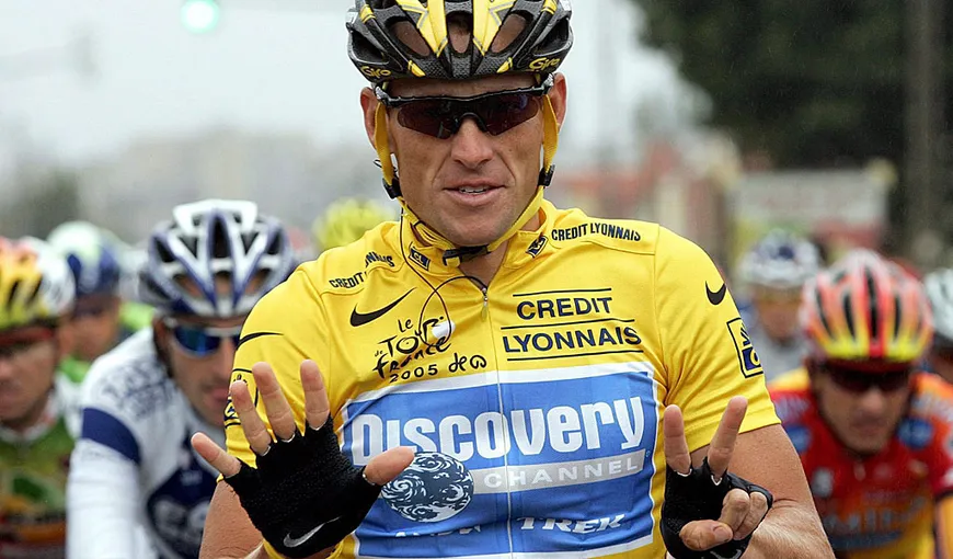 Armstrong provoacă, postând o imagine în care e alături de cele 7 tricouri galbene din Turul Franţei