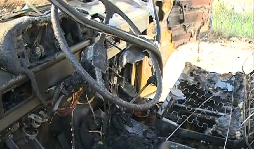 O maşină a luat foc în Otopeni. Pasagerii au scăpat cu viaţă VIDEO