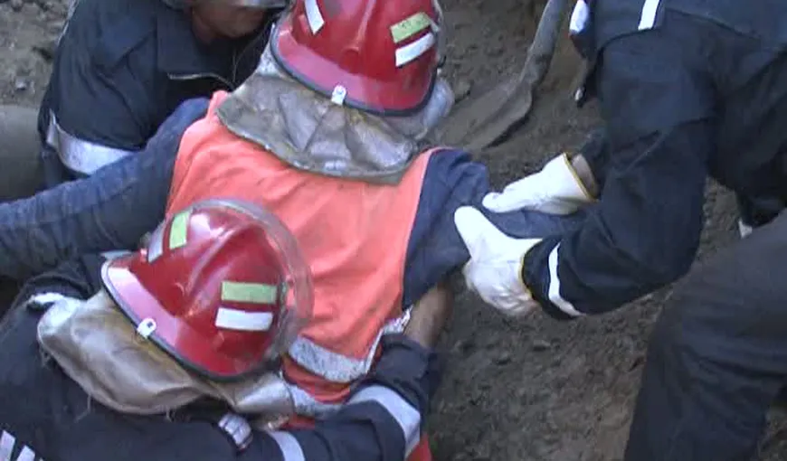 Muncitor prins sub un mal de pământ, la Focşani VIDEO