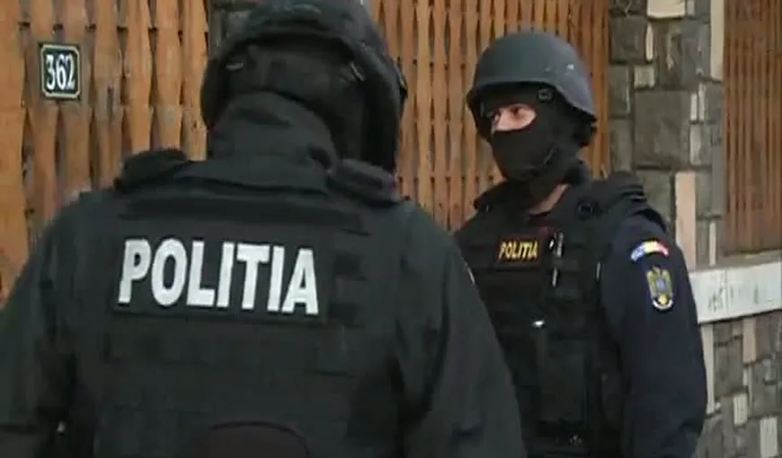 Percheziţii în Sinteşti, la traficanţii de fier vechi: Poliţiştii caută o grupare de zece persoane