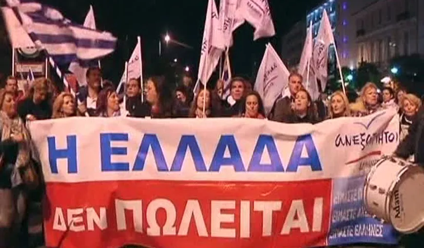 Mii de greci s-au bătut cu poliţia după ce Parlamentul a adoptat noul buget de austeritate VIDEO