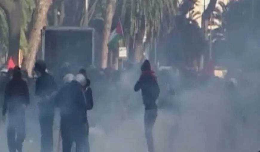 Proteste violente la Napoli faţă de măsurile de austeritate VIDEO