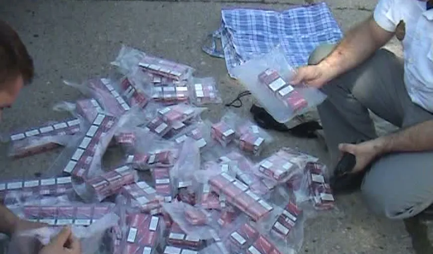 Percheziţii la traficanţii de ţigări din Moldova. Aproape 100 de persoane, duse la audieri
