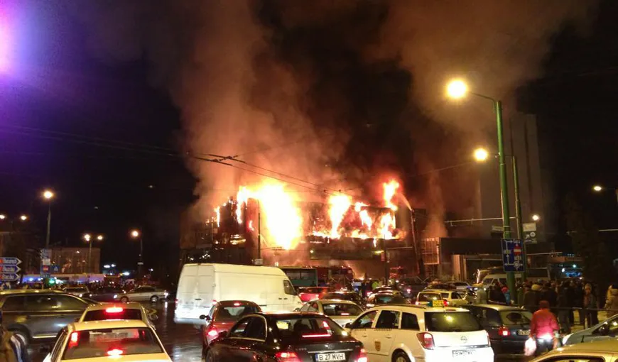 Incendiu devastator în mallul „My Place” din Braşov. Cel mai în vogă club, mistuit de flăcări VIDEO