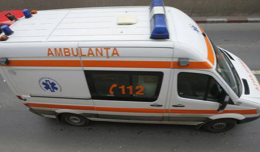 Vâlcea: Un microbuz cu pasageri a intrat frontal într-o utilitară. 2 pasageri sunt în stare gravă