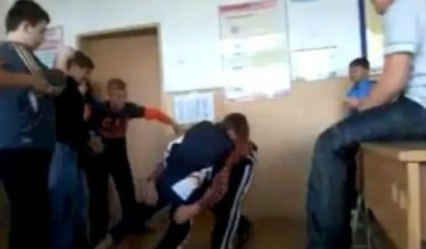 Şcoala românească în 2012: Sex, bătăi şi note proaste VIDEO