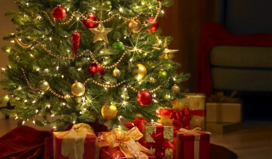 Crăciunul la români: Unii în club, alţii la biserică VIDEO