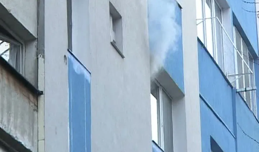 Explozie puternică într-un apartament din Baia Mare. Toţi locatarii au fost evacuaţi VIDEO