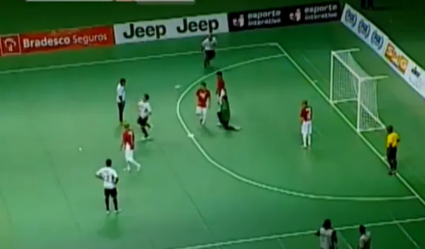 Golul anului la fotbal în sală. Un brazilian a inventat o execuţie memorabilă VIDEO