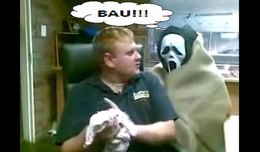 Farsă SAVUROASĂ. Cum reacţionează un tip dur faţă în faţă cu psihopatul din „Scream” VIDEO