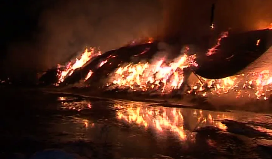 Incendiu puternic la un centru de butelii din Argeş. Un bărbat a murit carbonizat