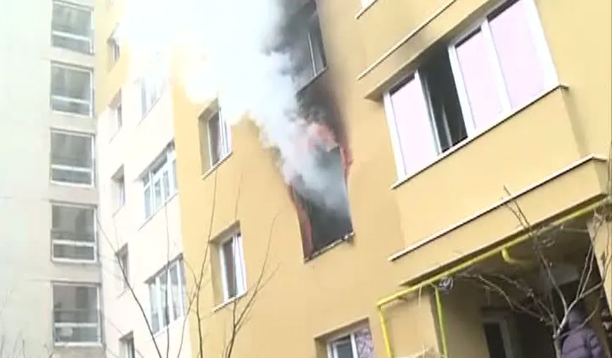Incendiu în Vitan. Victima avea probleme psihice şi şi-a dat foc la casă VIDEO