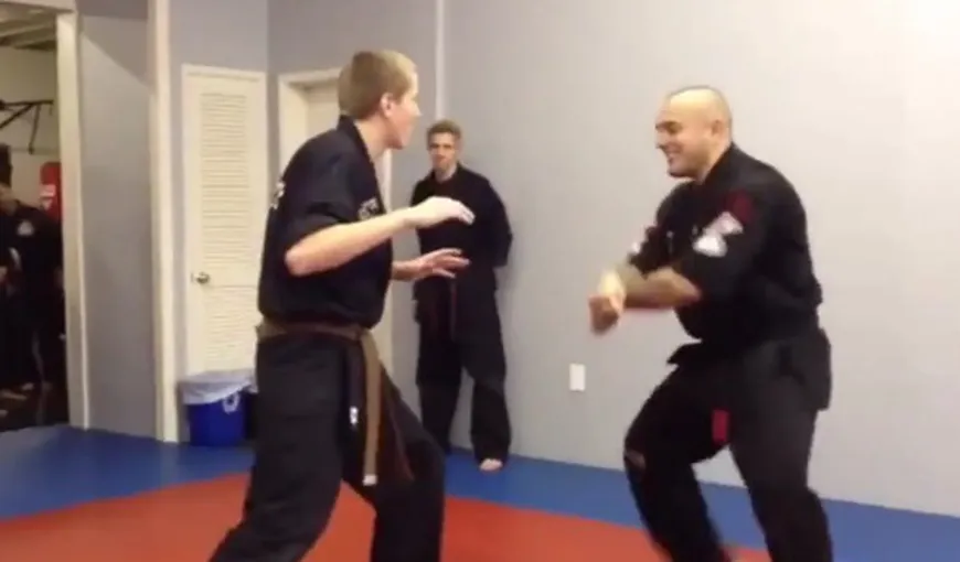 Meci de karate în ritm de „Gangnam Style” VIDEO