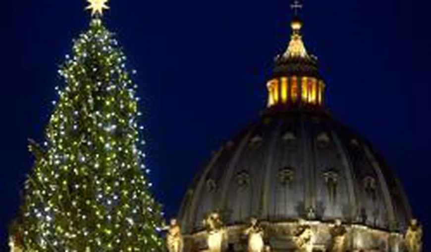 Vaticanul începe Sărbătorile: În Pomul de Crăciun din Piaţa Sfântul Petru s-au aprins luminile VIDEO