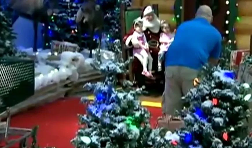 Gest emoţionant al lui Moş-Crăciun: Cum a făcut fericit un copil surd VIDEO
