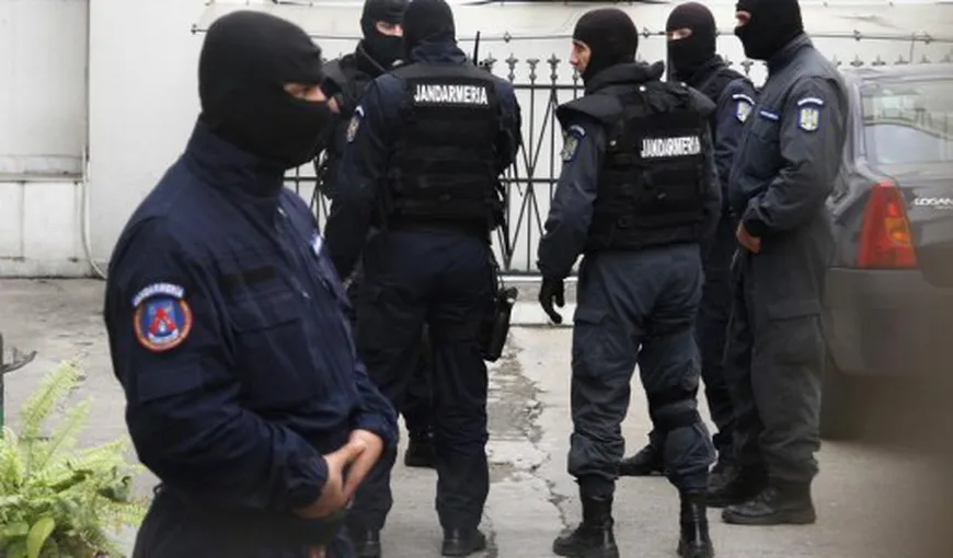 Percheziţii în Ilfov: 17 persoane implicate în spargeri de locuinţe, ridicate de poliţişti