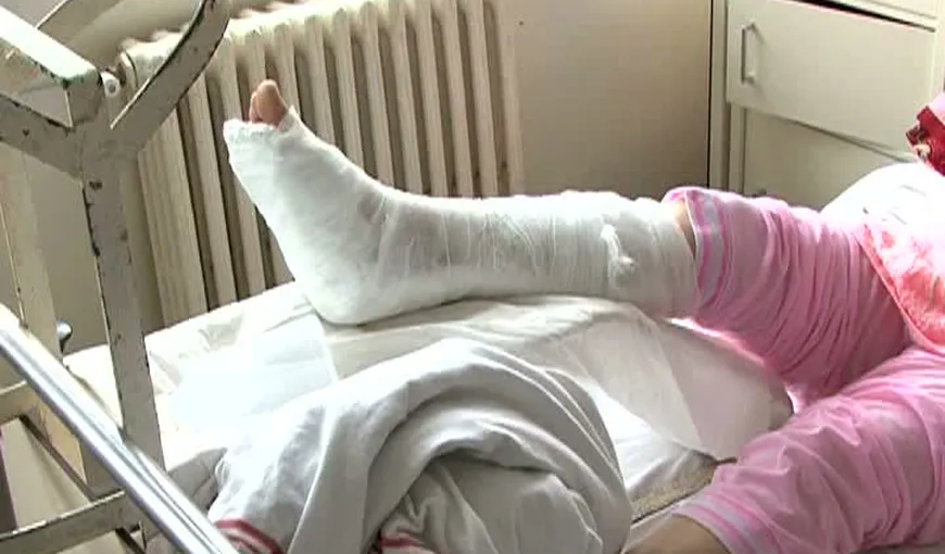 Sute de cazuri de fracturi în spitalele din România, din cauza poleiului