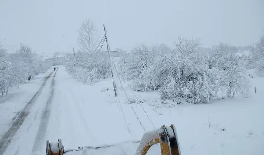 Moldova, grav afectată de ninsori.Zeci de localităţi, fără curent, sute de oameni, blocaţi în nămeţi