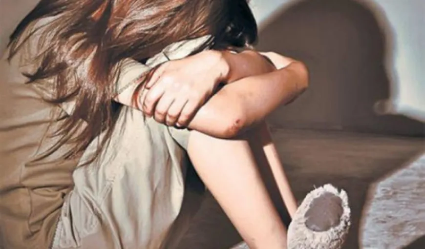 MONSTRUL ÎN CHIP DE PĂRINTE. O copilă a fost violată timp de 10 ani de propriul tată