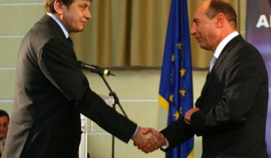 Băsescu: Antonescu să citească Constituţia înainte de a vorbi despre impunerea comasării alegerilor