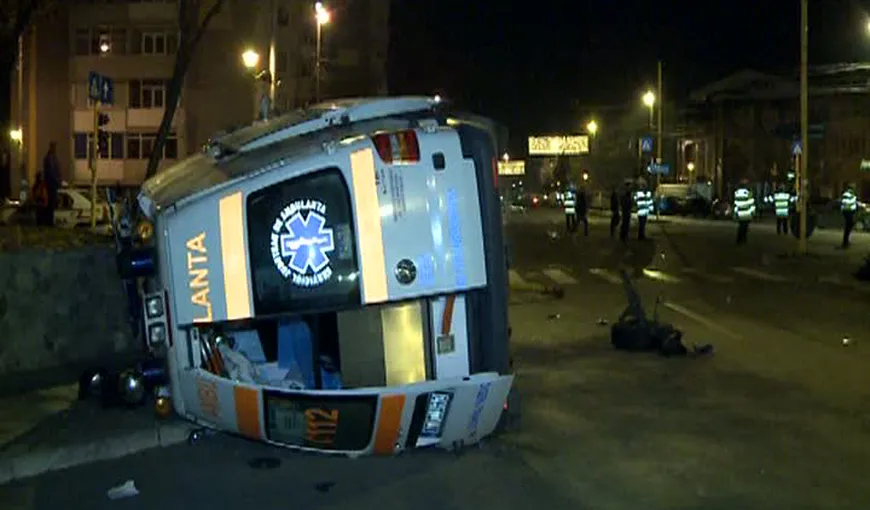 Un bărbat a murit după ce căruţa în care se afla a fost lovită de o ambulanţă VIDEO