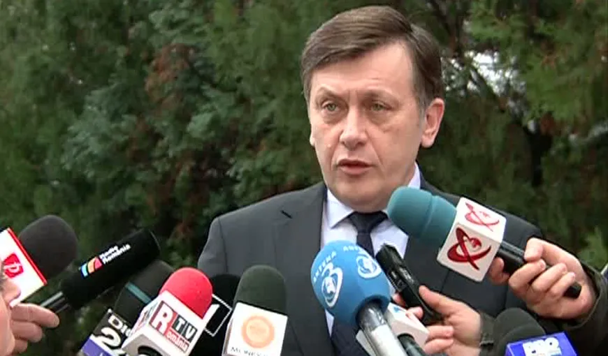 Antonescu, despre reacţia lui Băsescu la scandalul steagurilor: Eschiva lui nu stă în picioare