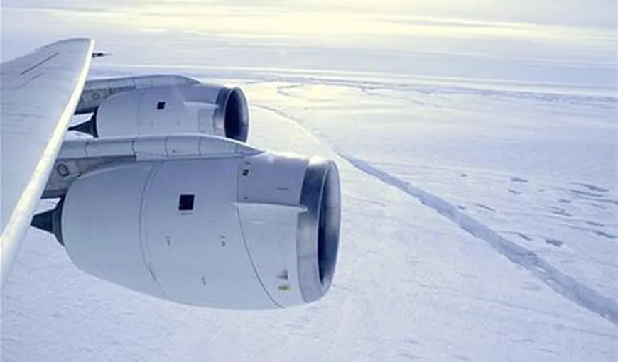 Un avion cu trei persoane la bord a dispărut în Antarctica