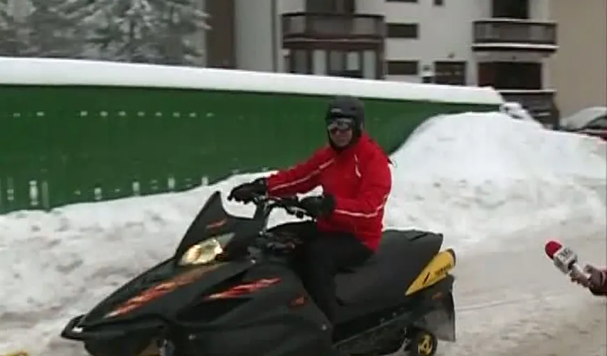 Preşedintele Traian Băsescu a ieşit cu snowmobilul pe pârtia din Predeal