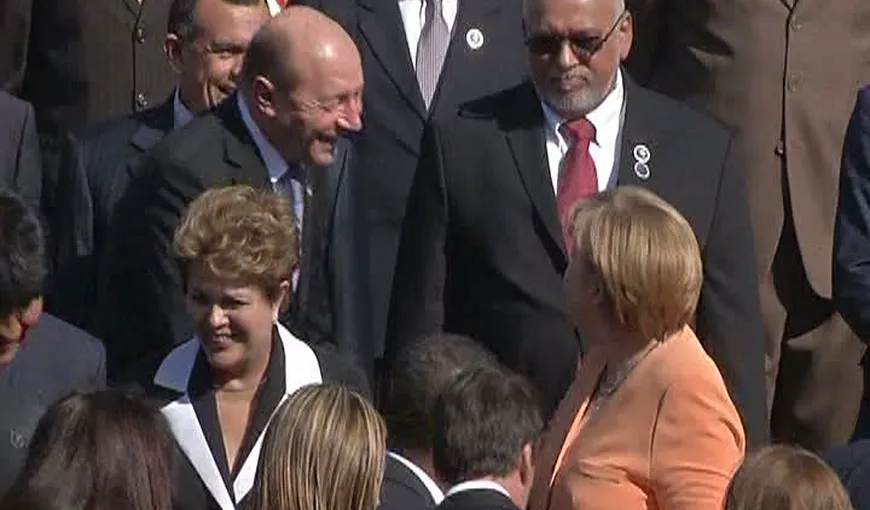 Traian Băsescu o salută pe Angela Merkel VIDEO