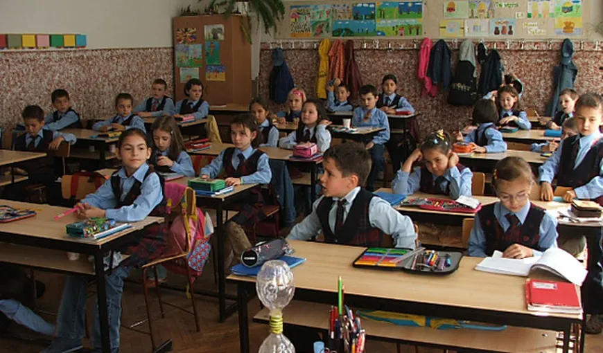 Ponta: Părinţii vor decide dacă îşi trimit copiii la şcoală sau rămân la grădiniţă