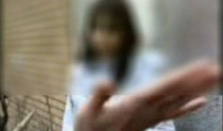 Chinul unei adolescente. Abuzată sexual în sala de clasă VIDEO