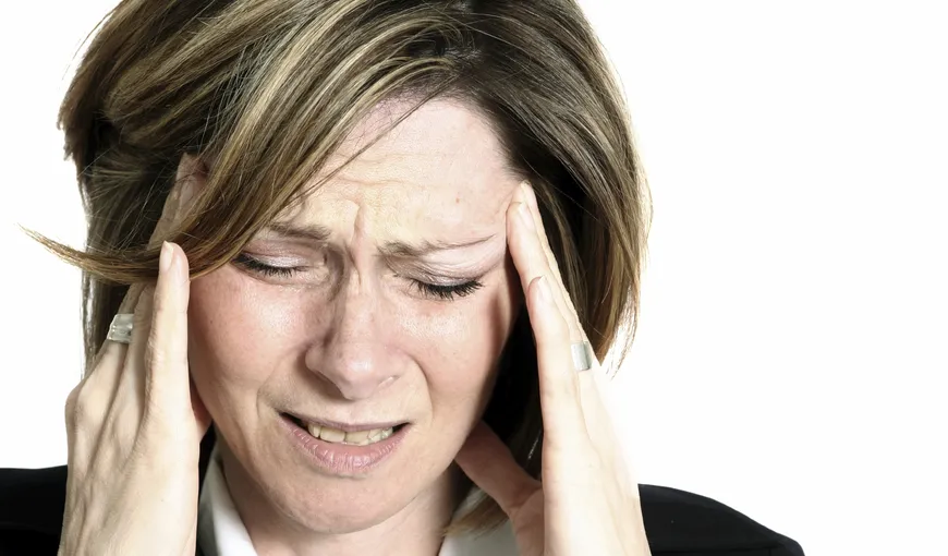 Veşti proaste pentru femeile care suferă de migrene. Vezi la ce riscuri sunt expuse