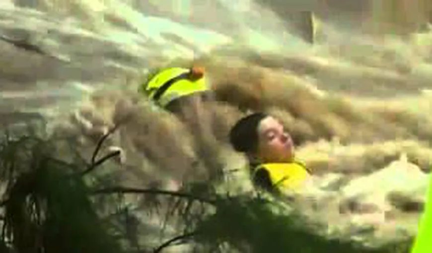 Operaţiune spectaculoasă de salvare a unui băieţel australian din mijlocul torentelor VIDEO