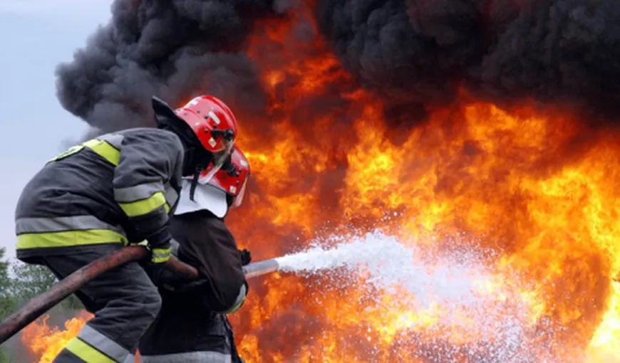 TRAGEDIE în Bacău: Patru copii au murit într-un incendiu. Casa în care locuiau a luat foc VIDEO