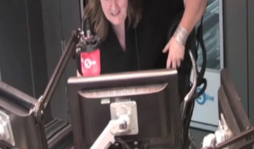 O prezentatoare BBC, speriată de un ŞOARECE în direct VIDEO