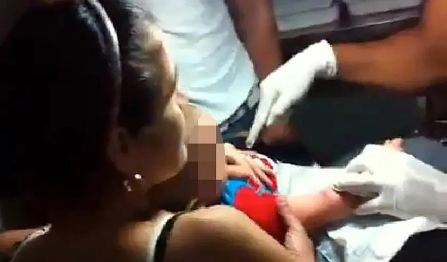 De necrezut: Un copil de trei ani, obligat să se tatueze VIDEO ŞOCANT