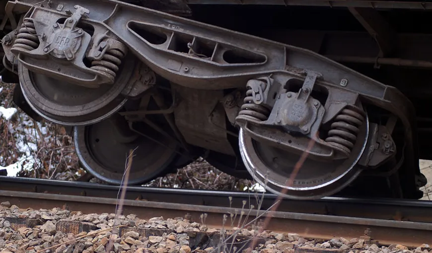Accident feroviar la Feteşti: Un TREN A DERAIAT după ce a lovit o betonieră VIDEO