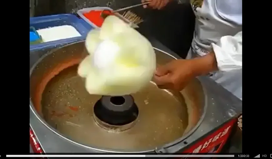 Un chinez face opere de ARTĂ cu o maşină de făcut vată de zahăr VIDEO